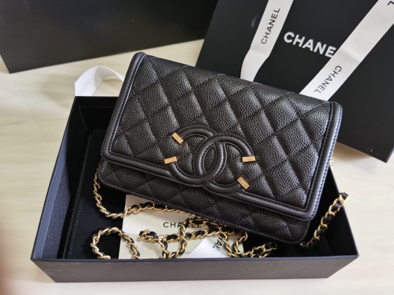 CHL COCO Woc Crossbody Bag 20cm Black - Image 3